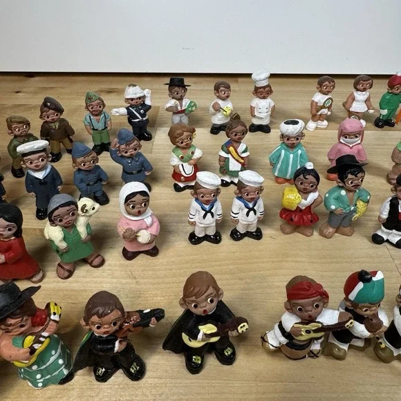 Vintage Spanish Terra Cotta Miniature Mud People  Lot of 65 - Picture 8 of 16